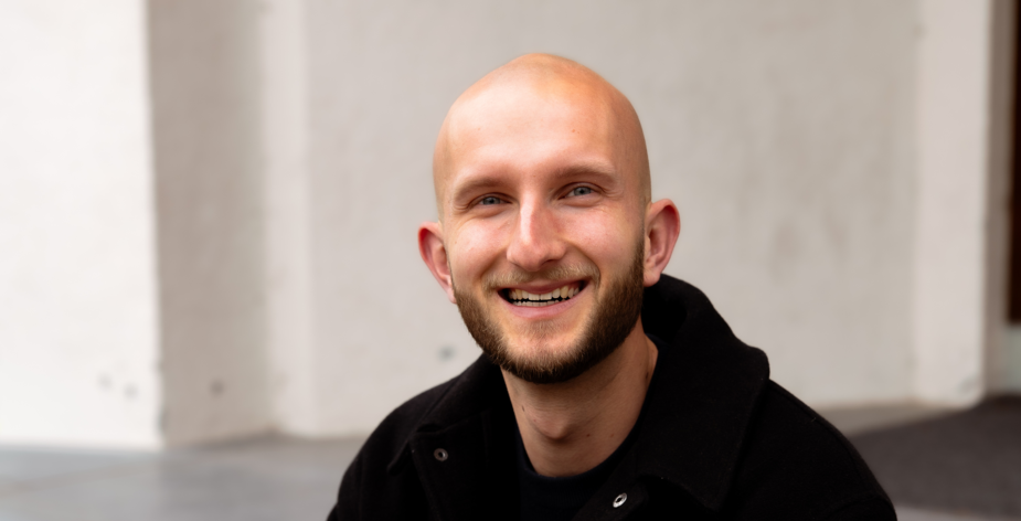 De stille leegloop: Als je 60-plusser de deur uitloopt, verdwijnt er een stuk meer dan je denkt…